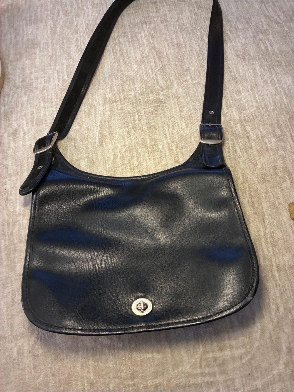 Classic Black Leather Shoulder Bag - Stylish Everyday Carry